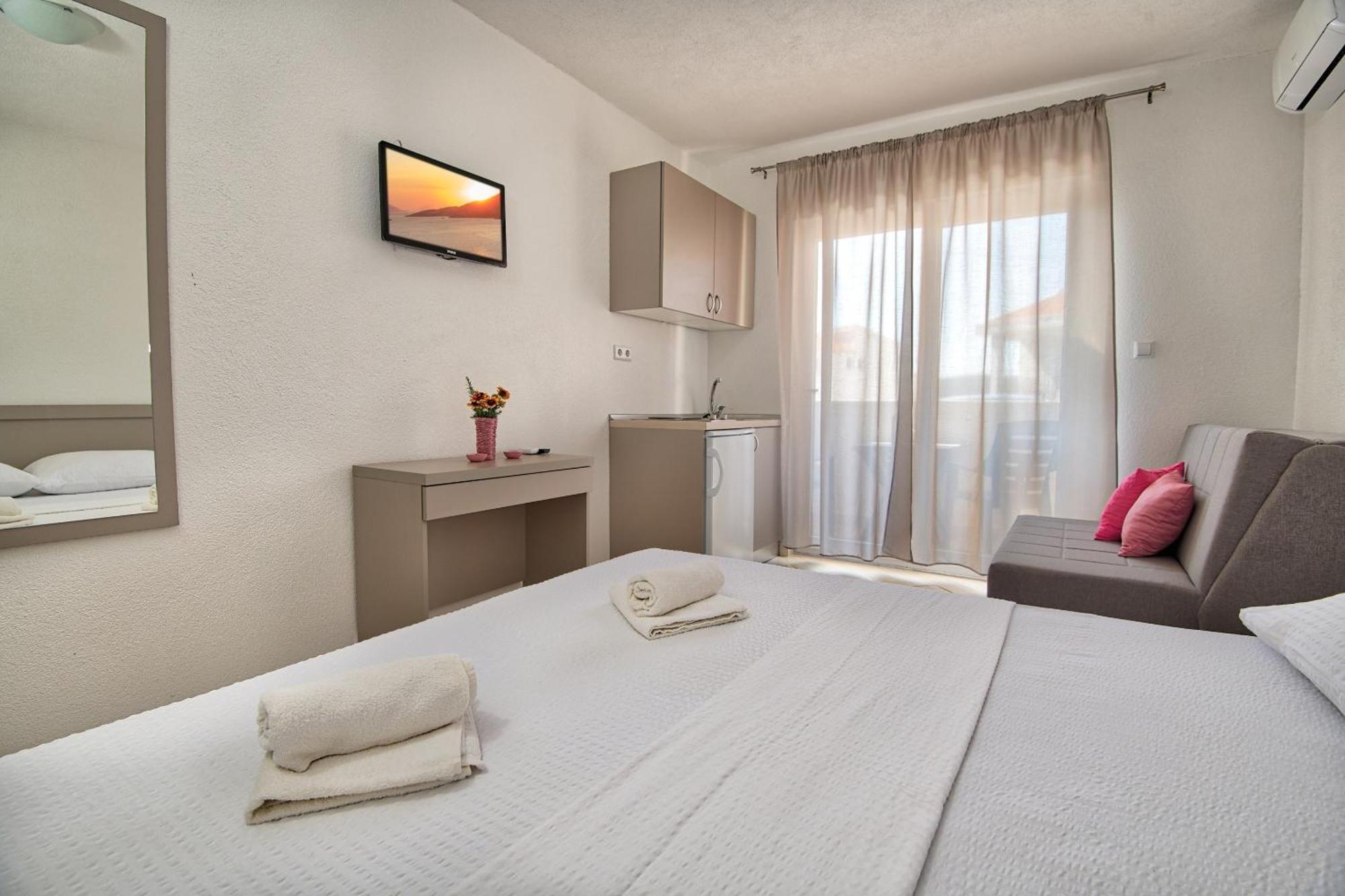 Studio & Apartments More เนอุม ห้อง รูปภาพ