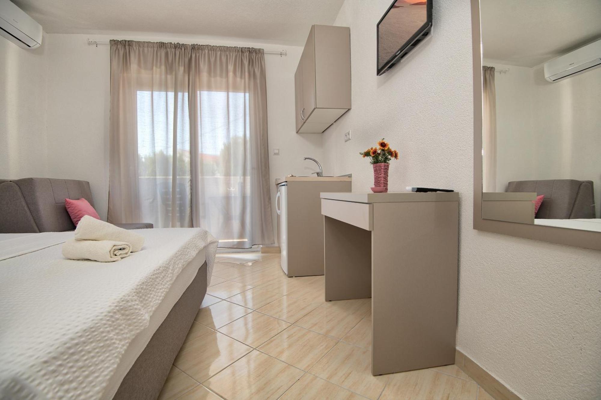 Studio & Apartments More เนอุม ภายนอก รูปภาพ
